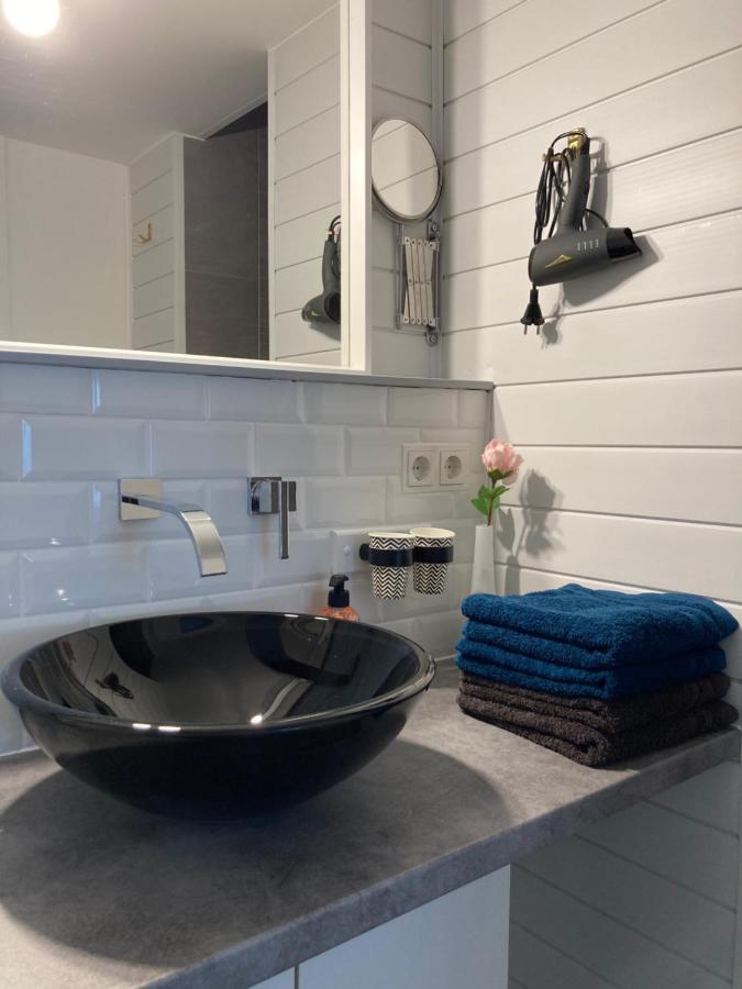 Living At Saarpartments - Adultsonly - Business & Holiday Homes With Kitchen For Long- And Short Term Stay, 3 Min To St Johanner Markt And Points Of Interest Saarbrücken Dış mekan fotoğraf